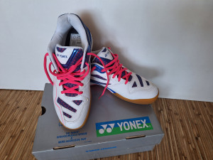 Кроссовки женские Yonex Power Cushion